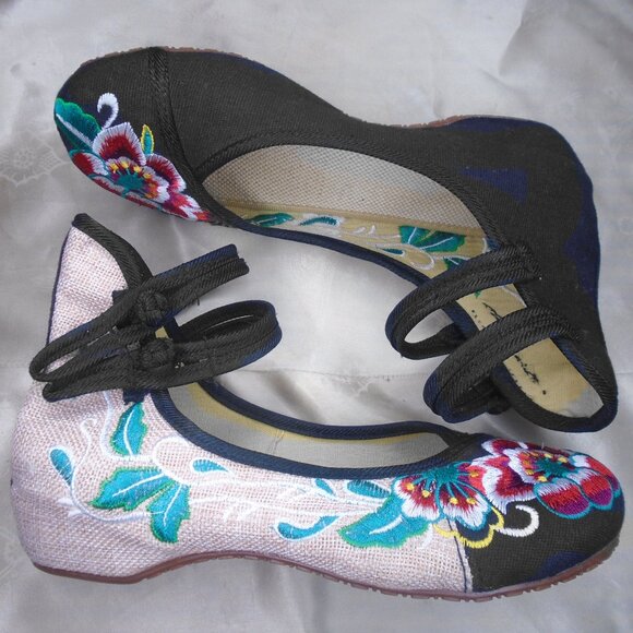 Embroidered Floral Ankle Strap Flats with Asian Vibe, DOUBLE Straps! - Picture 3 of 11